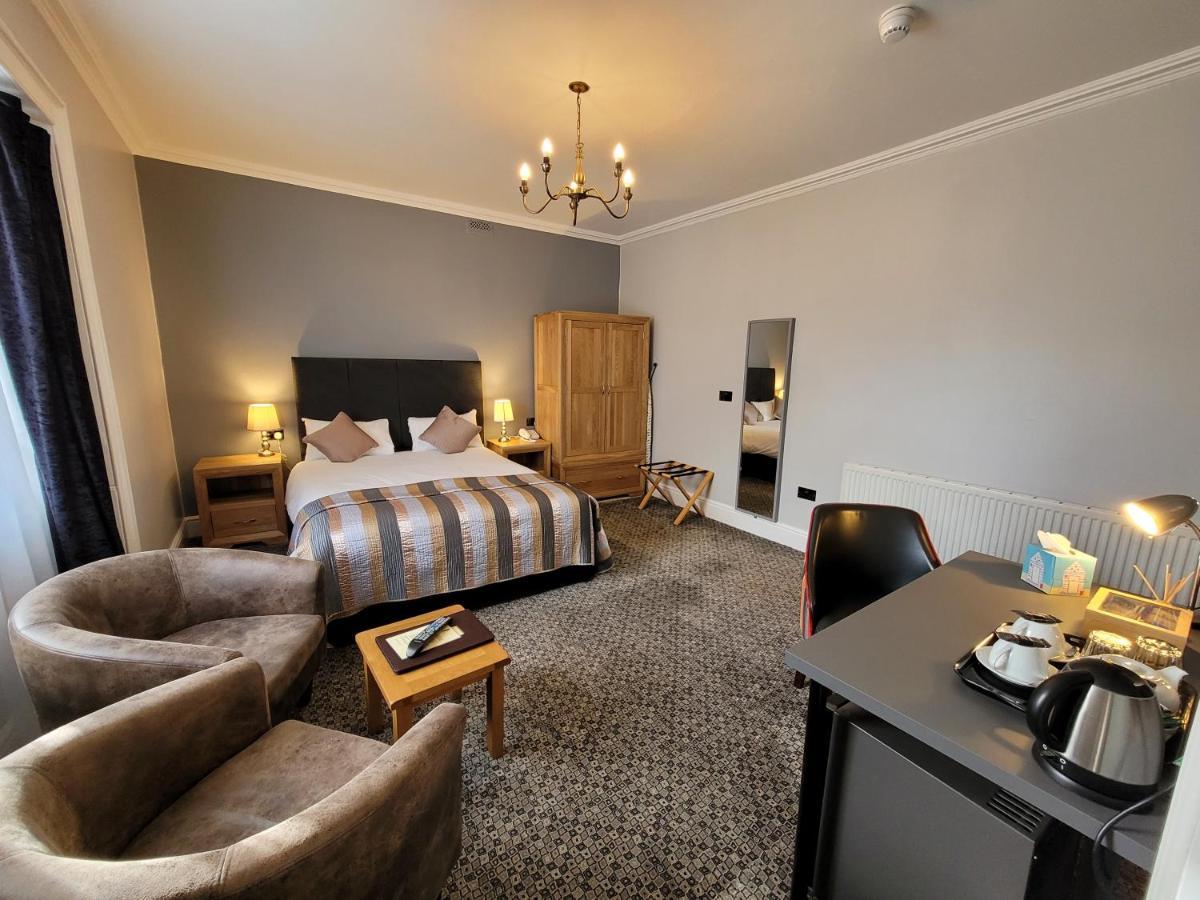 Spilman Hotel Carmarthen Exterior photo