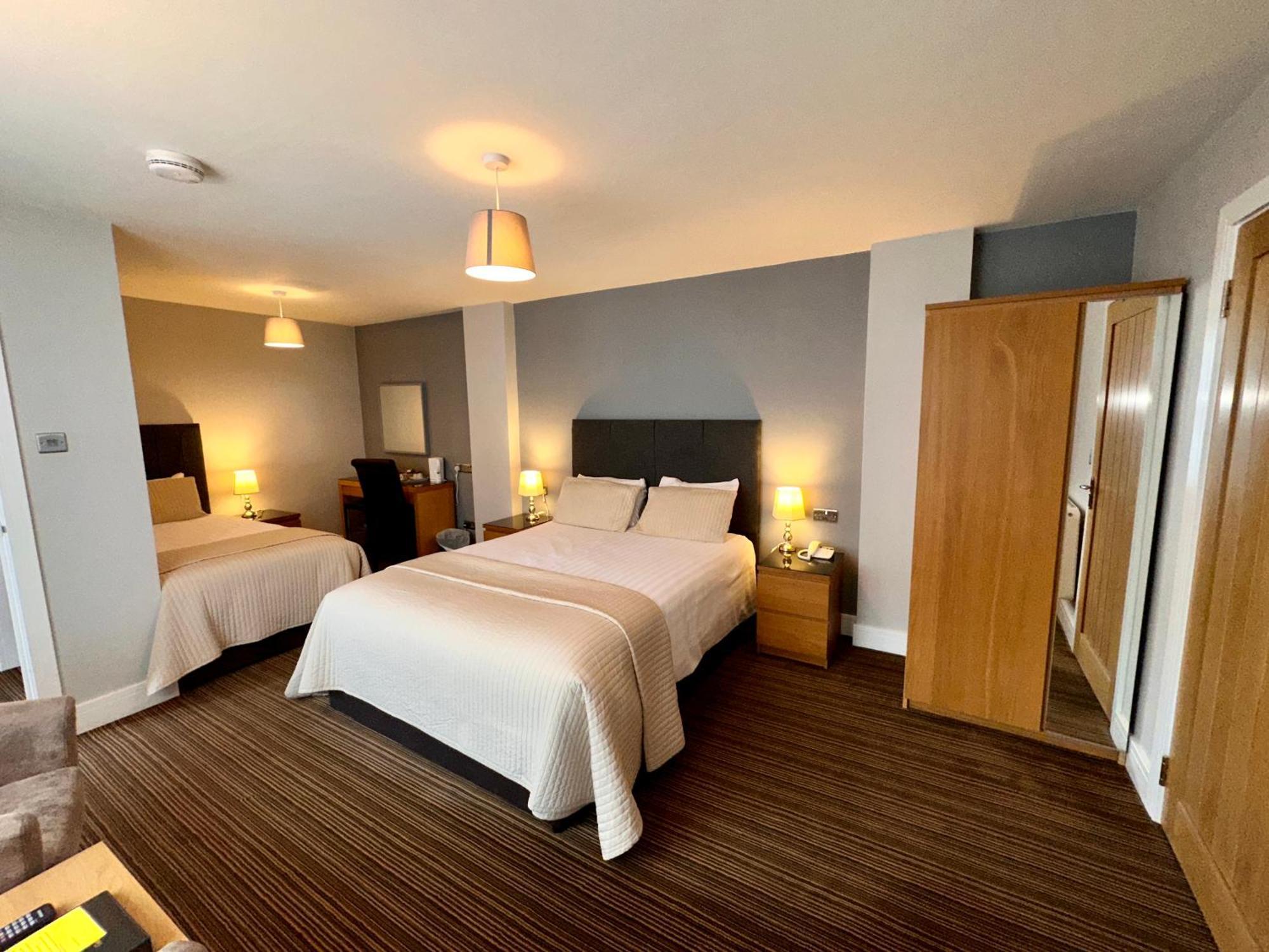 Spilman Hotel Carmarthen Exterior photo