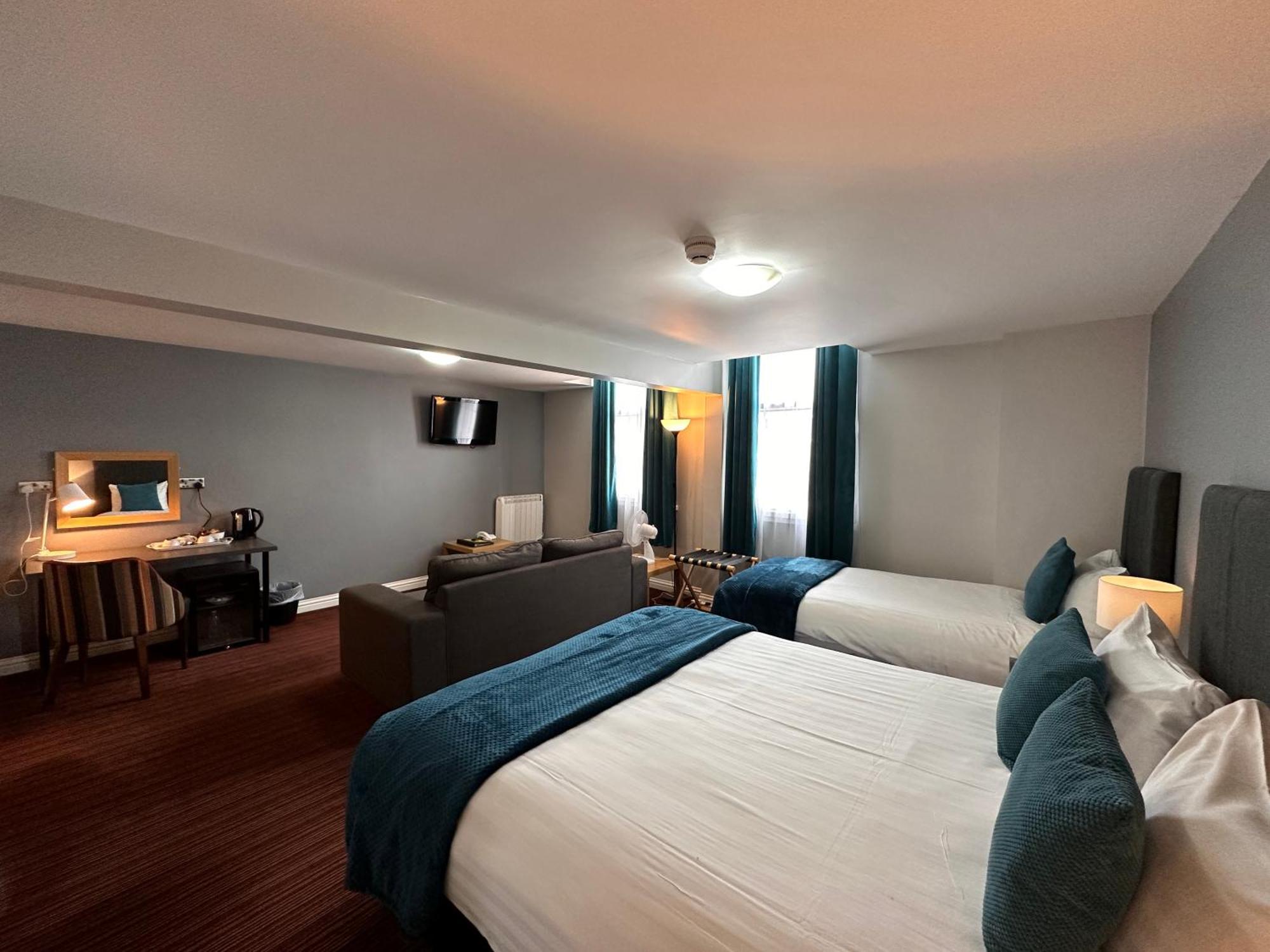 Spilman Hotel Carmarthen Exterior photo