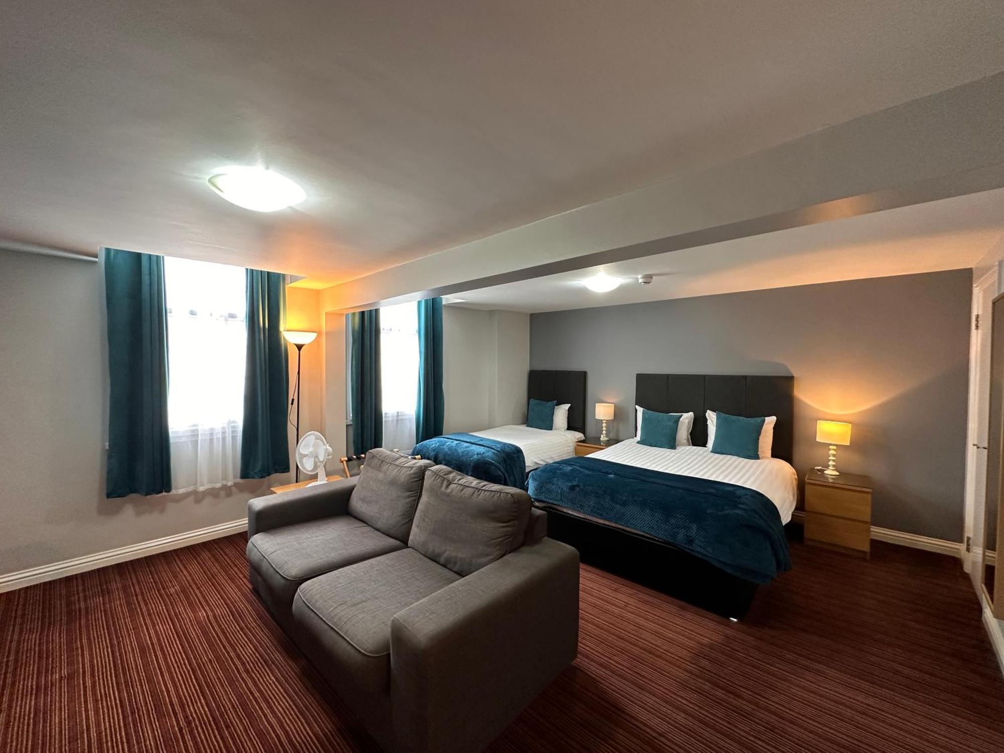 Spilman Hotel Carmarthen Exterior photo
