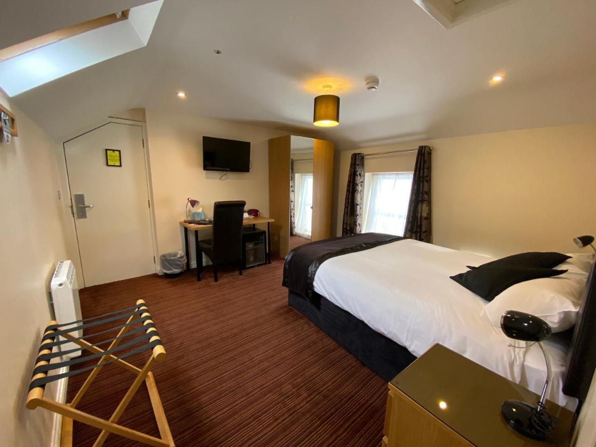 Spilman Hotel Carmarthen Exterior photo